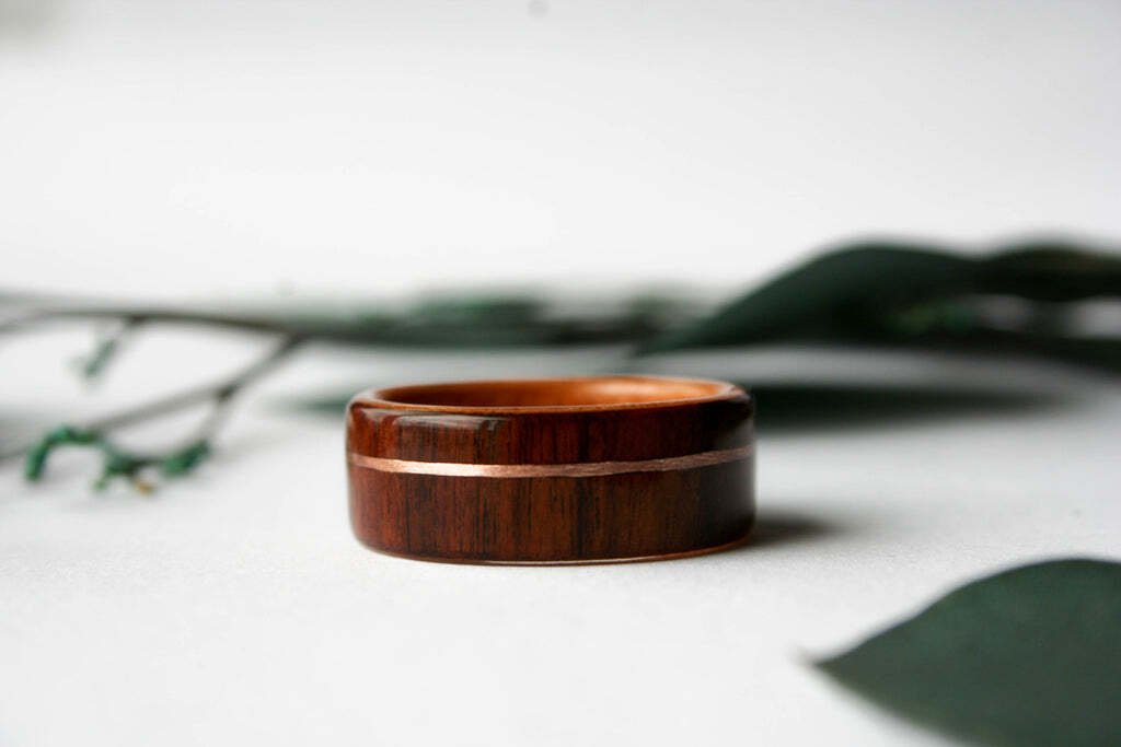 cross_grain_santos_rosewood_with_cherry_lining_wooden_ring_and_rose_gold_inlay_lying_down Img